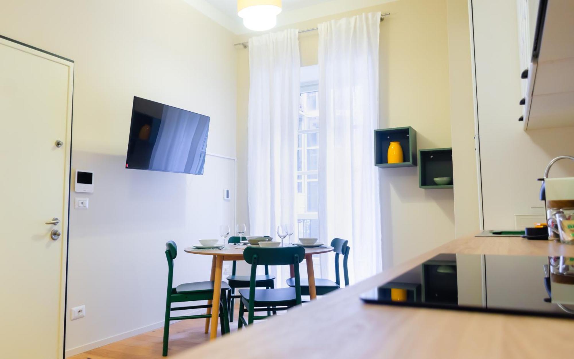 In The Center, Ac, Casa Di Lu *