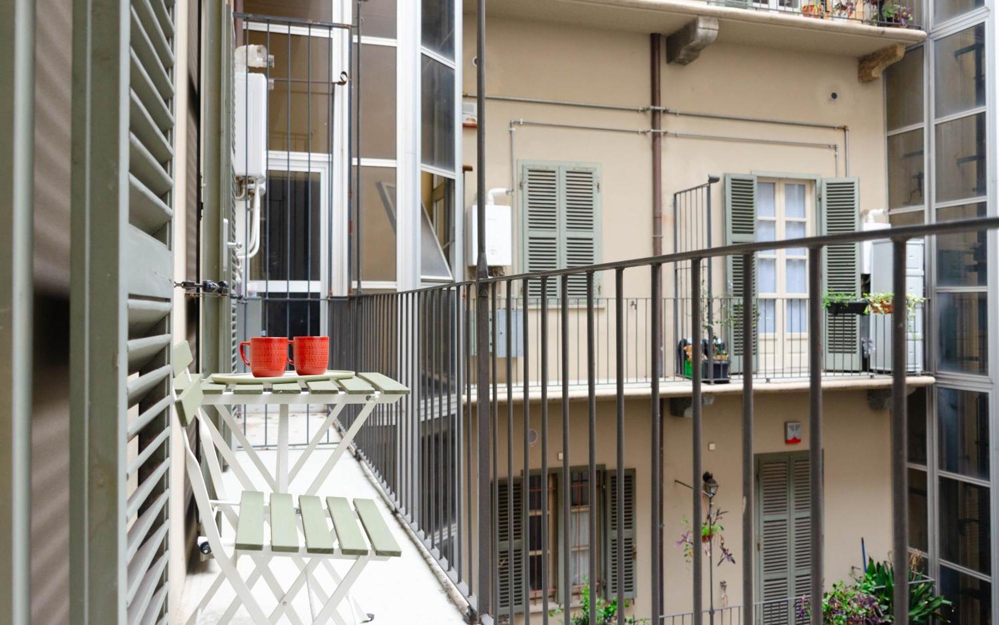In The Center, Ac, Casa Di Lu